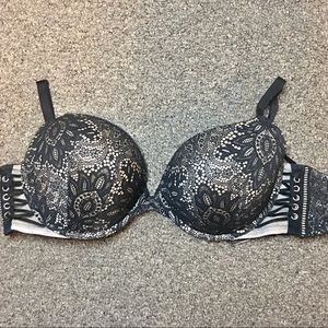 Victoria’s Secret Very Sexy push-up bra 36DD/36E black/nude/lace